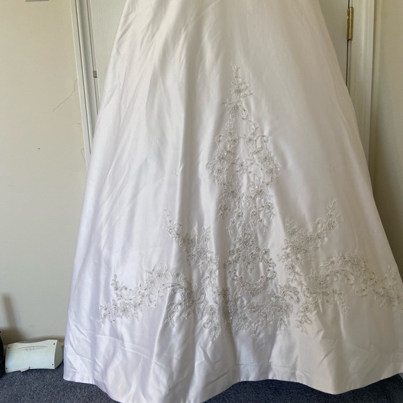 David’s Bridal Sweetheart neckline wedding dress, ball gown - Picture 9 of 12